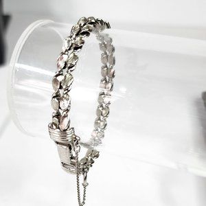 Vintage Silvertone Bracelet w/leafy kind of design 45015-033